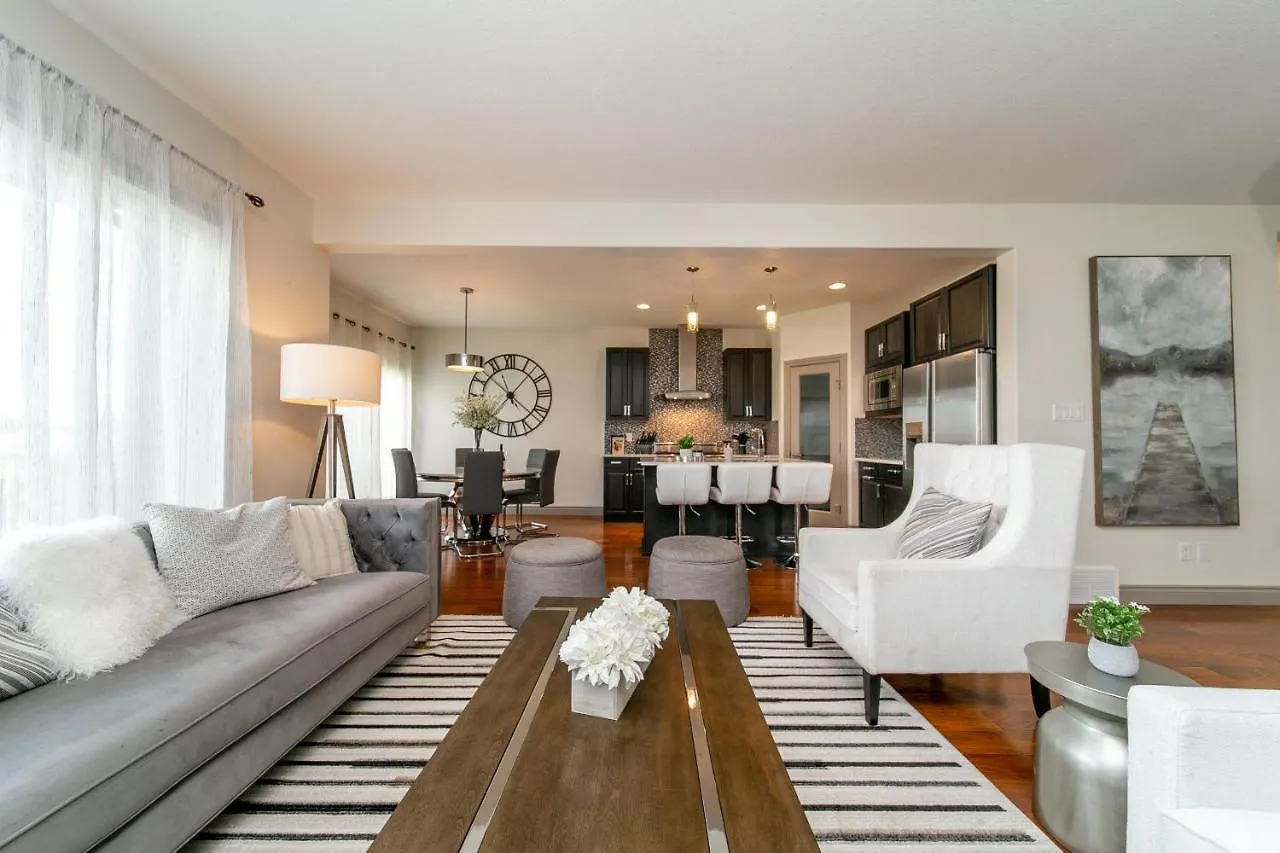 Lakeview Luxury Home - Double Garage Parking - Foosball Table - King Beds - Fast Wi-Fi -Free Netflix Edmonton Kanada