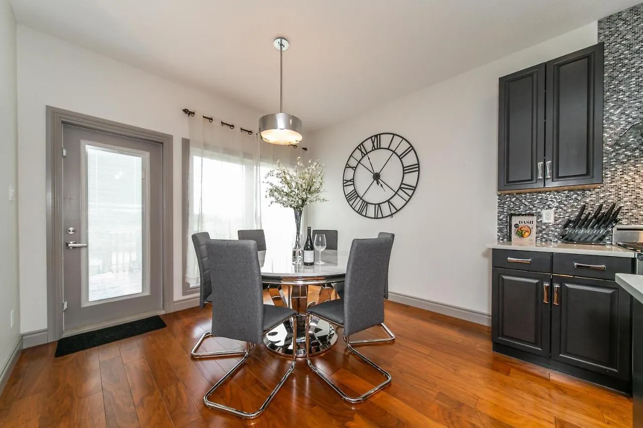Lakeview Luxury Home - Double Garage Parking - Foosball Table - King Beds - Fast Wi-Fi -Free Netflix Edmonton Kanada