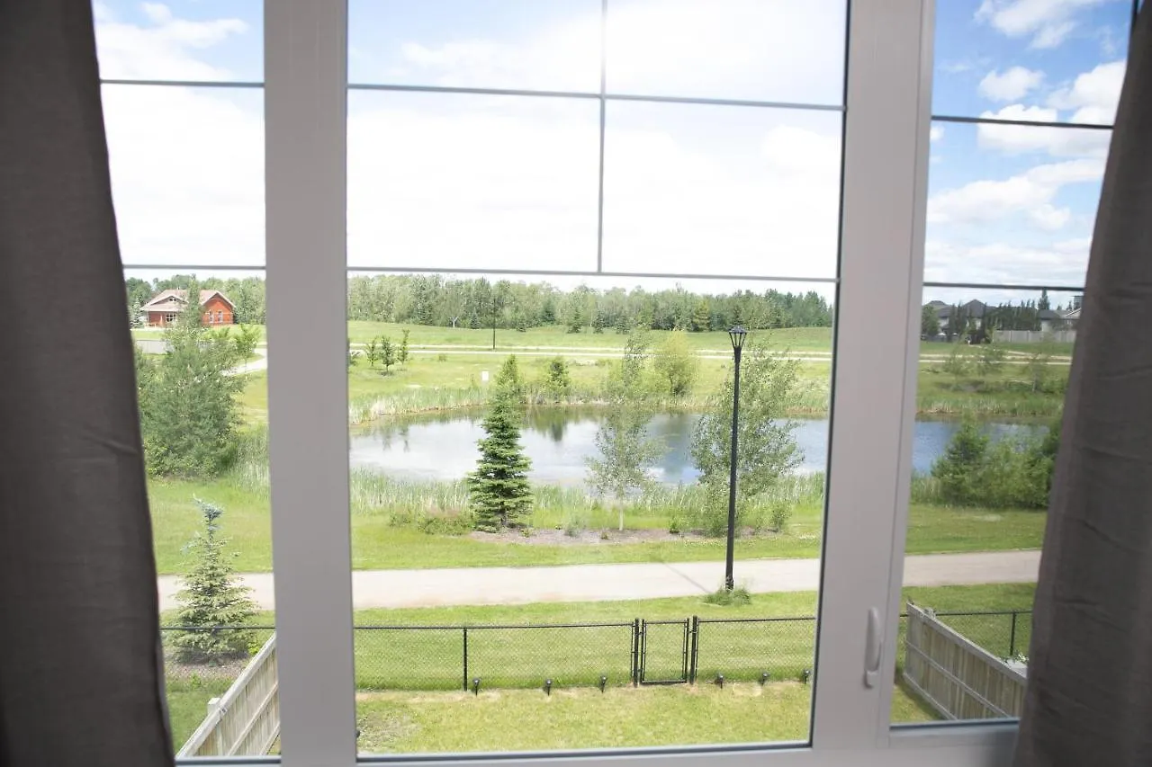 Lakeview Luxury Home - Double Garage Parking - Foosball Table - King Beds - Fast Wi-Fi -Free Netflix Edmonton