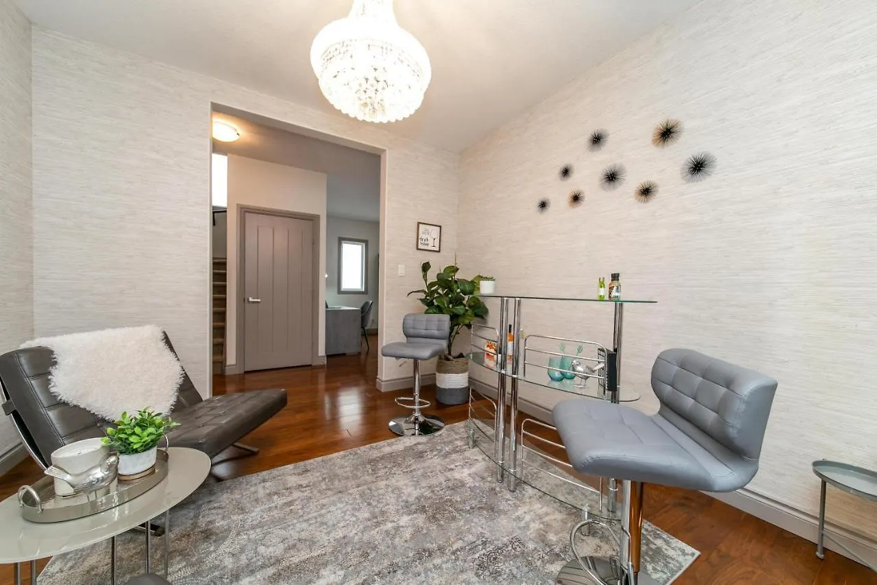 Lakeview Luxury Home - Double Garage Parking - Foosball Table - King Beds - Fast Wi-Fi -Free Netflix Edmonton Kanada