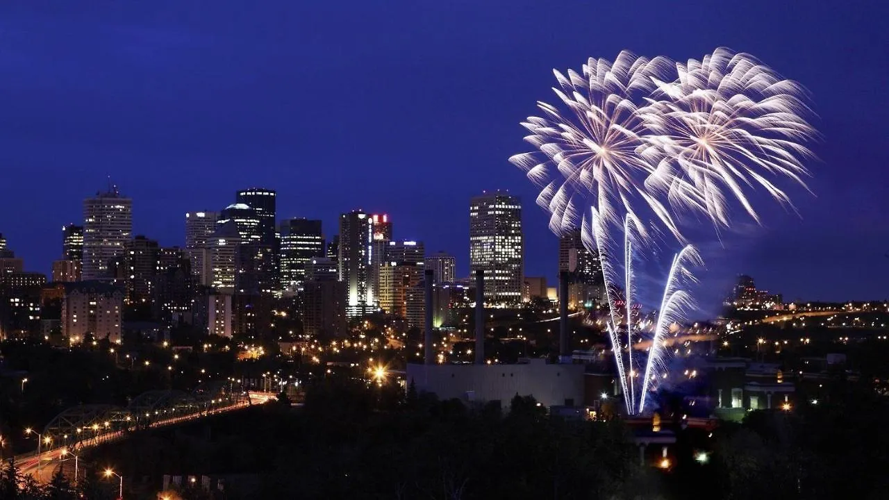 Dom wakacyjny Lakeview Luxury Home - Double Garage Parking - Foosball Table - King Beds - Fast Wi-Fi -Free Netflix Edmonton Kanada